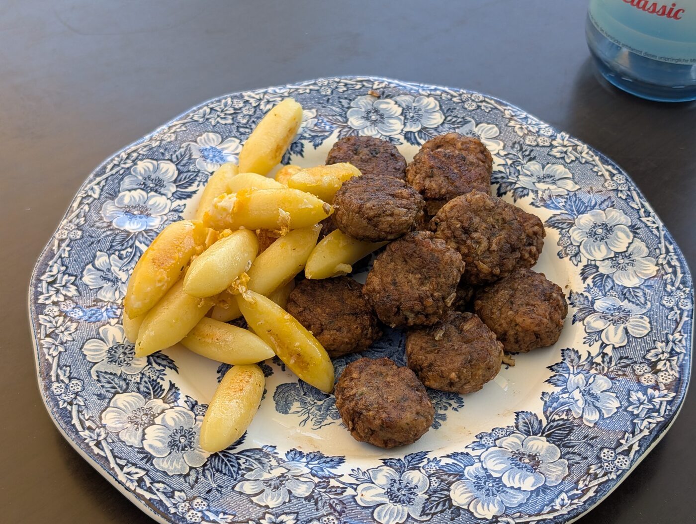 Vegan mini Frikadellen (meatballs) with potato Schupfnudeln on a plate