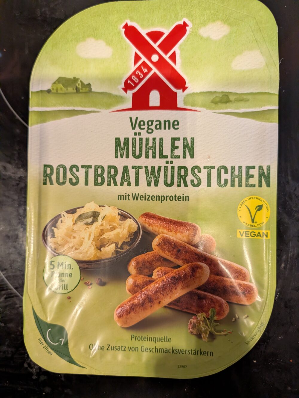 Front of the Rügenwalder Mühle Vegane Rostbratwürstchen packaging
