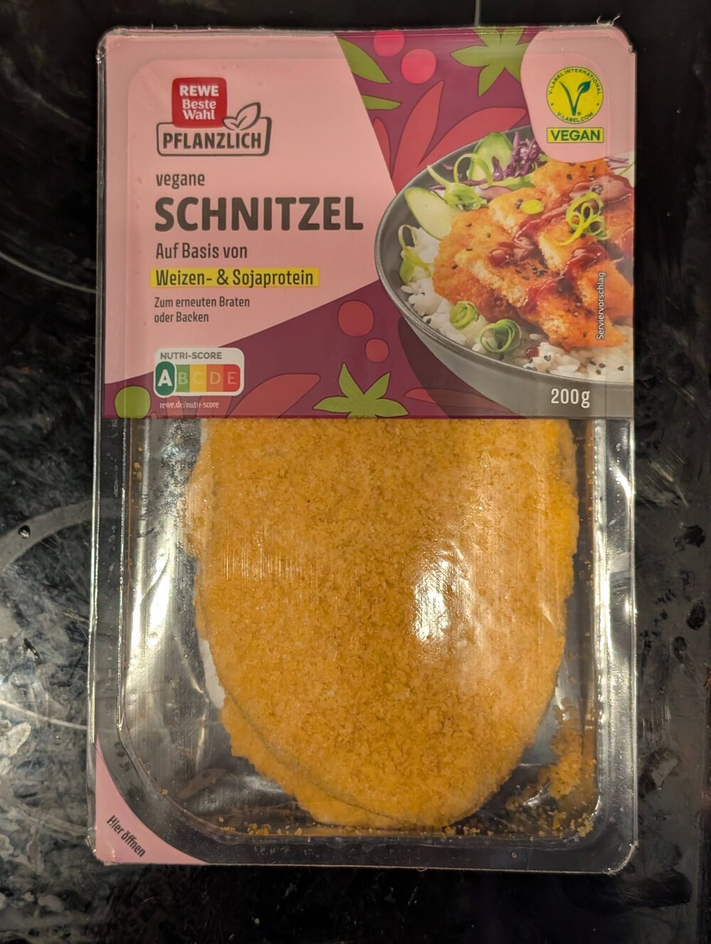 Front of the REWE Beste Wahl vegane Schnitzel packaging